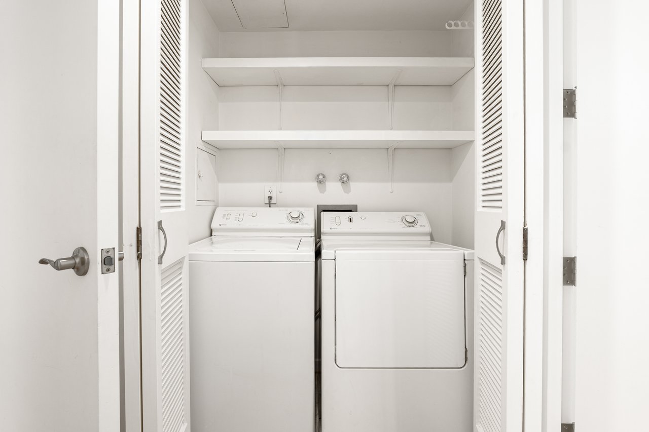 The Dorchester #408, Wilshire Corridor