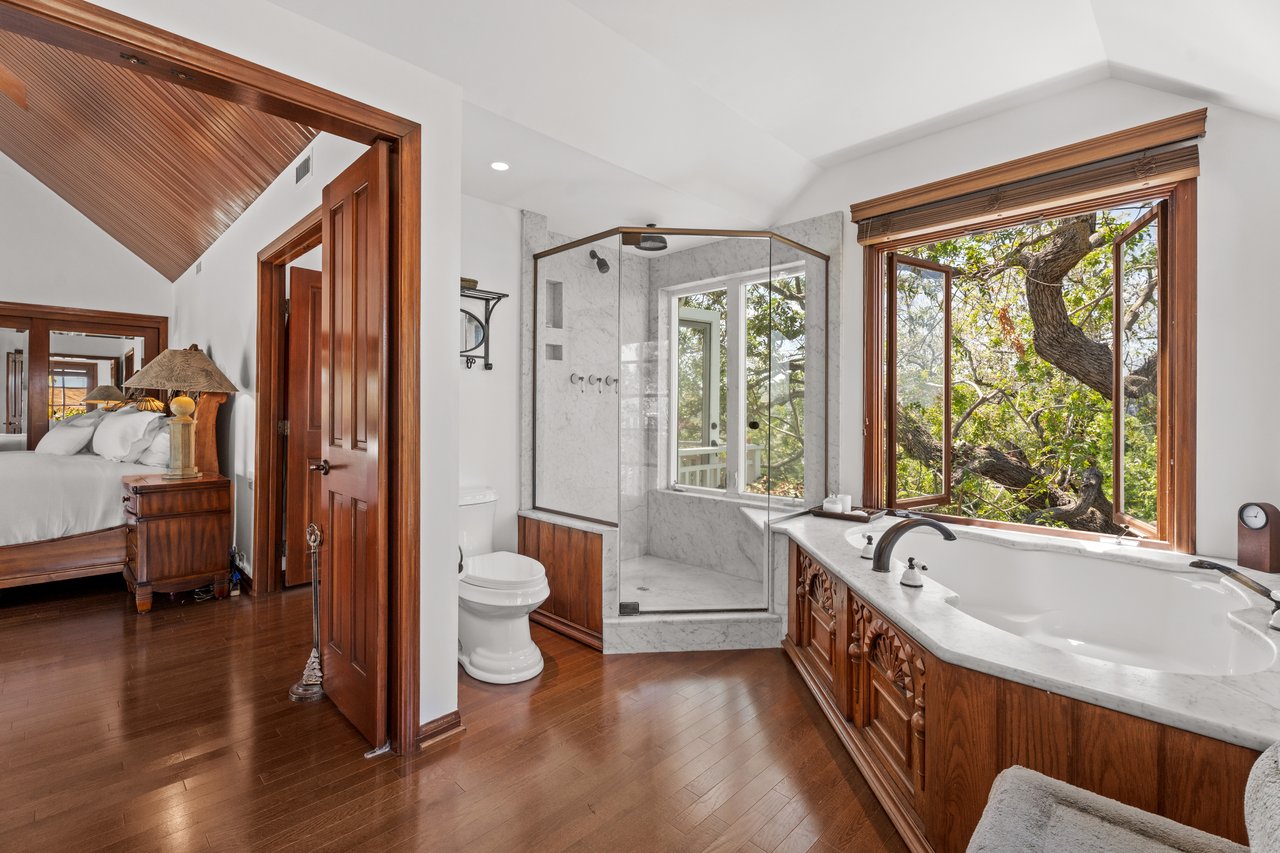 A Slice of Heaven in Lake Hollywood