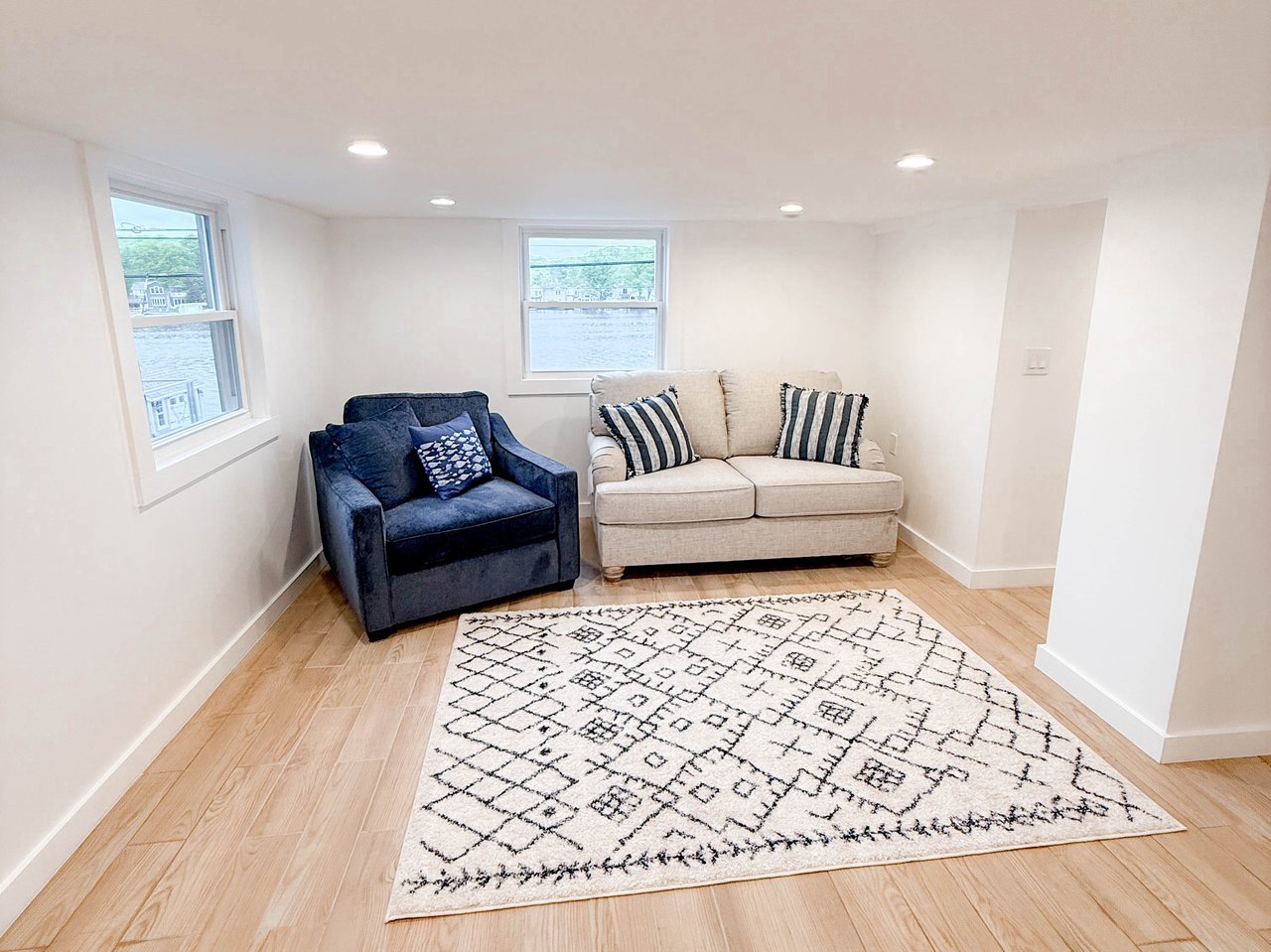 35 S Lakeside Ave