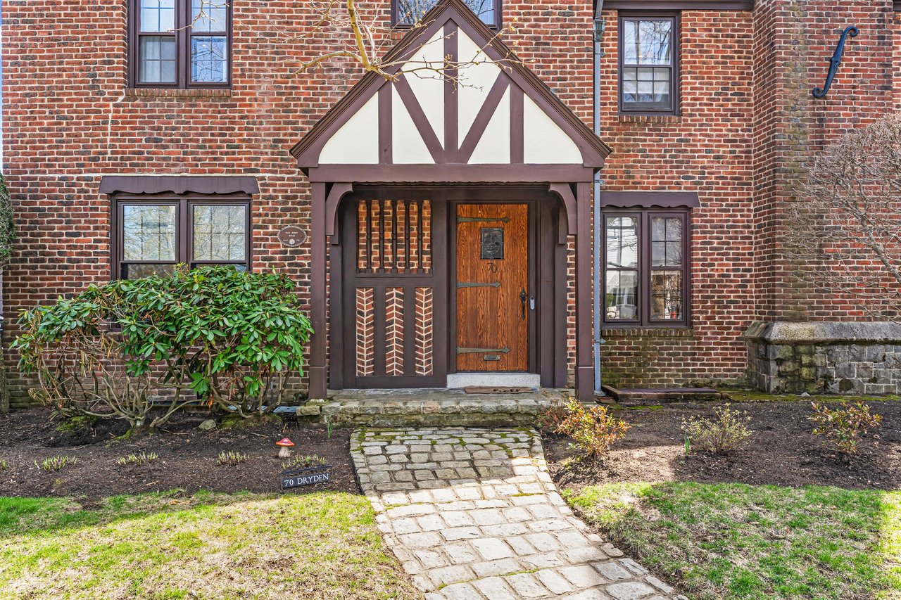 70 Dryden Ave, Pawtucket, RI 02860