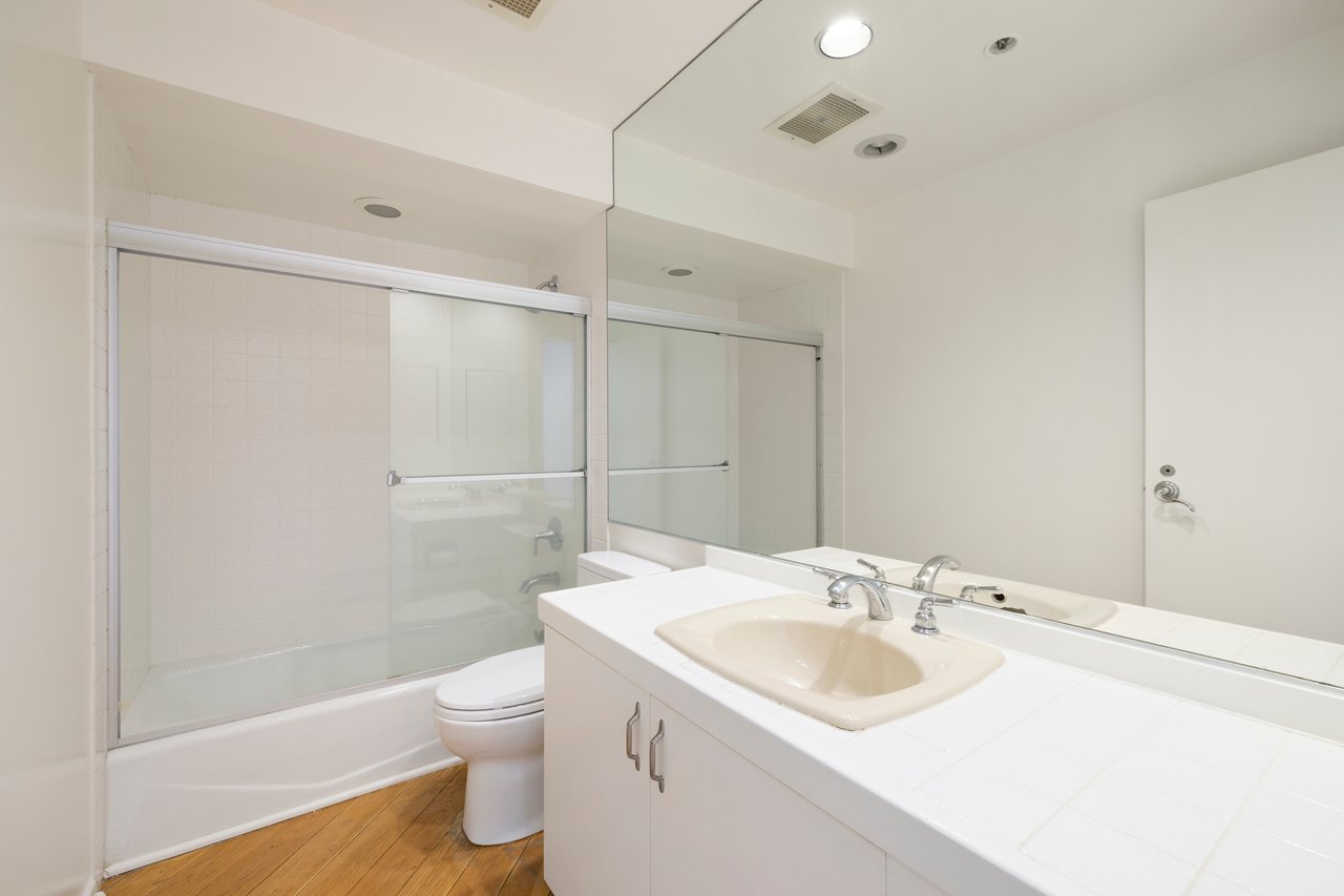 10430 Wilshire Blvd #202, Westwood