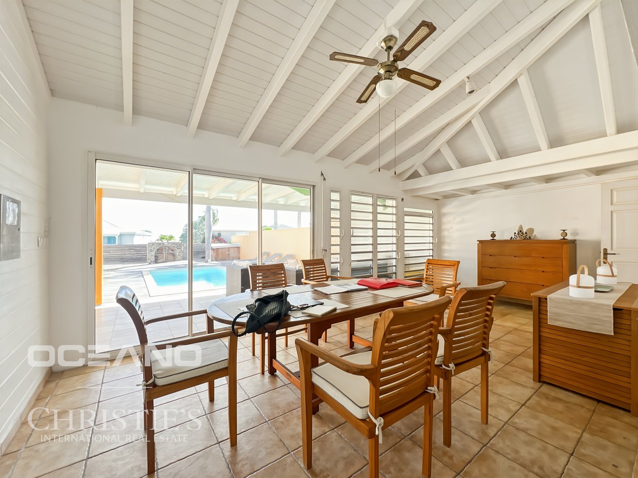 EXCLUSIVITE - 3 bedroom - swimming pool - 5' from the beach - OCEANO Christie's International Real Estate