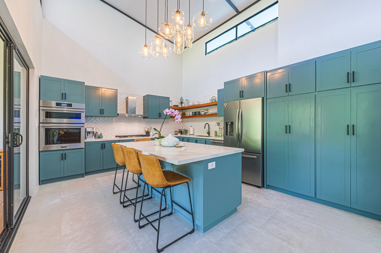 Contemporary Mountain View Villa – 5 Minutes to Playa Dominical