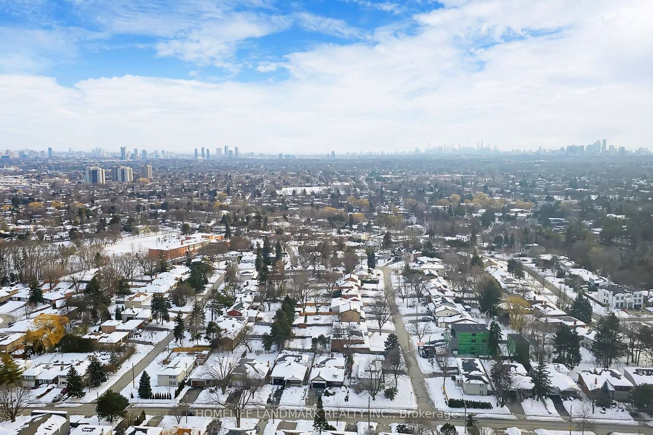 NORTH YORK'S PRESTIGIOUS COMMUNITY PENTHOUSE