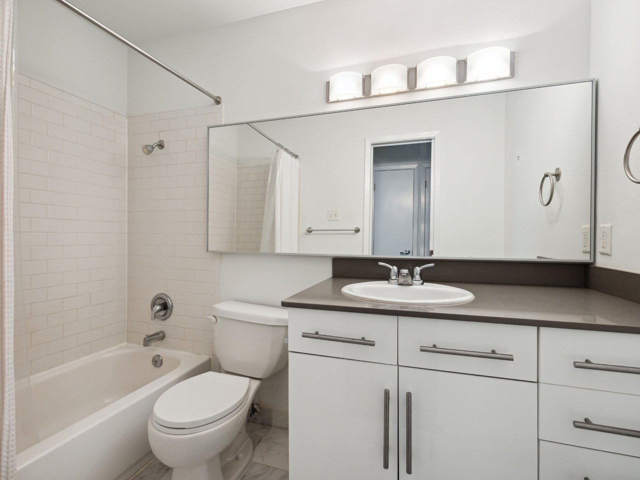 1503 W. 9th Street #204