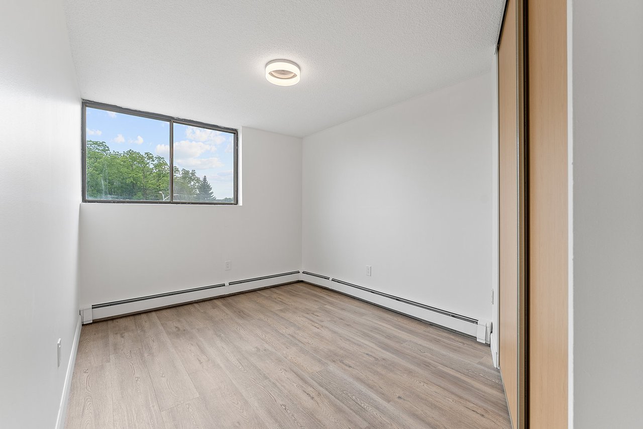 10330 Yonge Street W Unit: 404