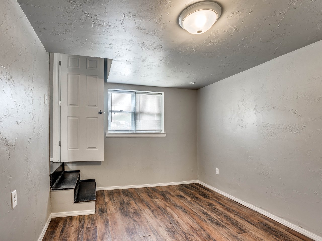1313 Laverne