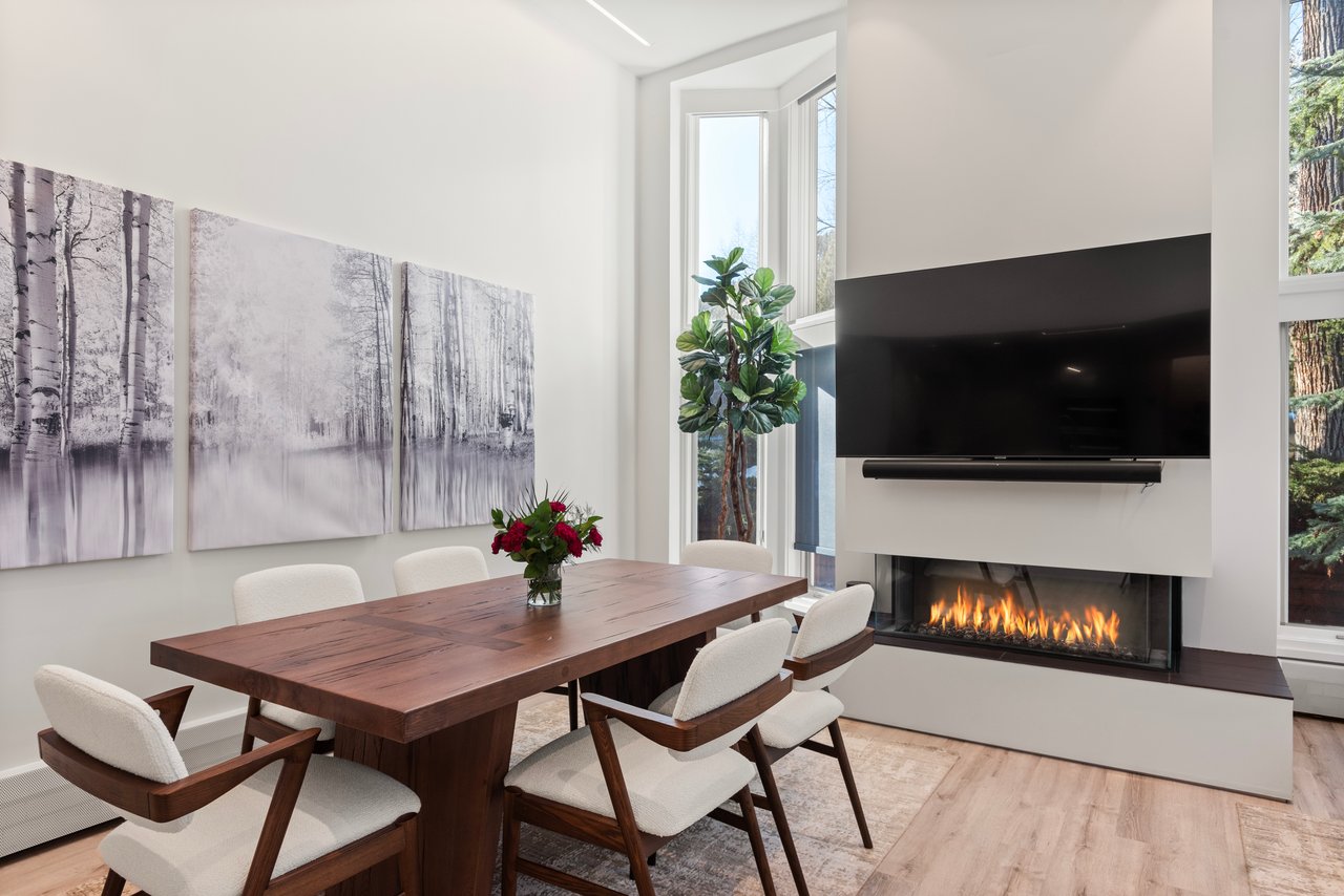 Newly Remodeled Core Condo with Aspen Mountain Views