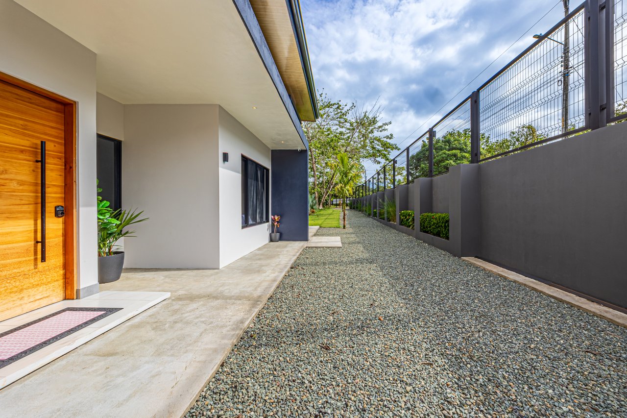 Casa Palma – Brand New Luxury 4BR/4.5BA Home with Stunning Sunset Views in Quepos