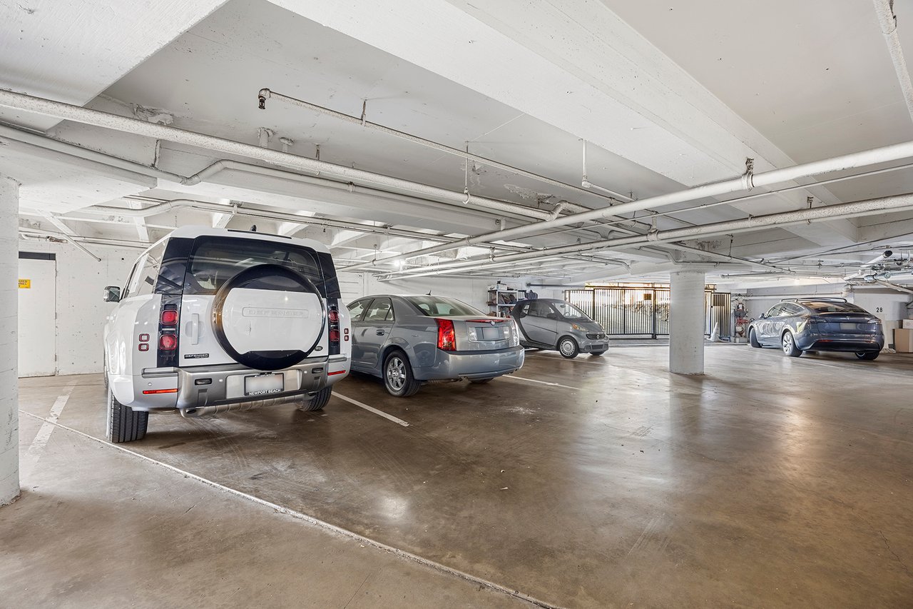 MIDCENTURY MODERN PENTHOUSE WEST for Sale in Santa Ana
