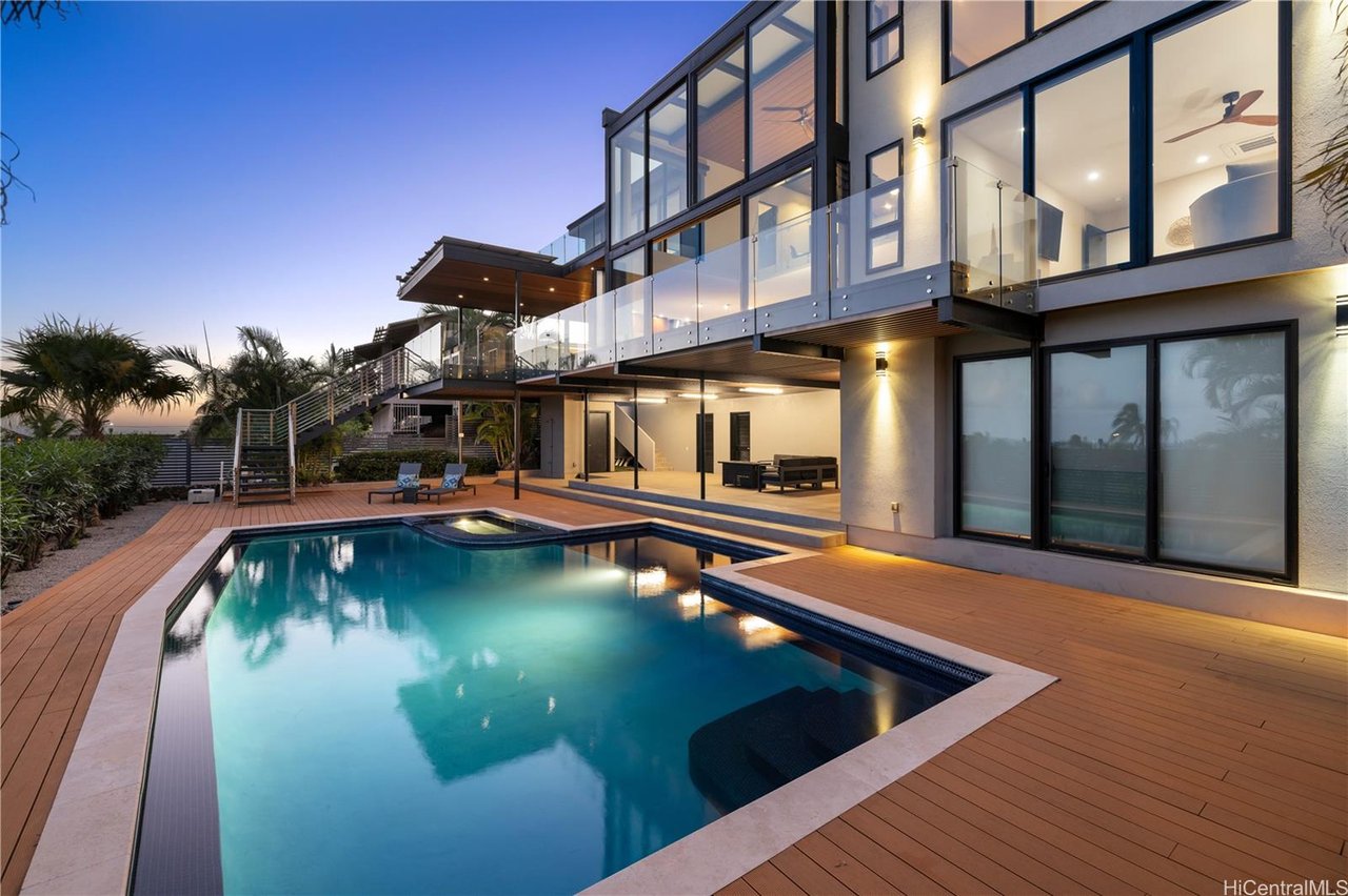 Wallace 3849 Poka St, Honolulu, HI 96816