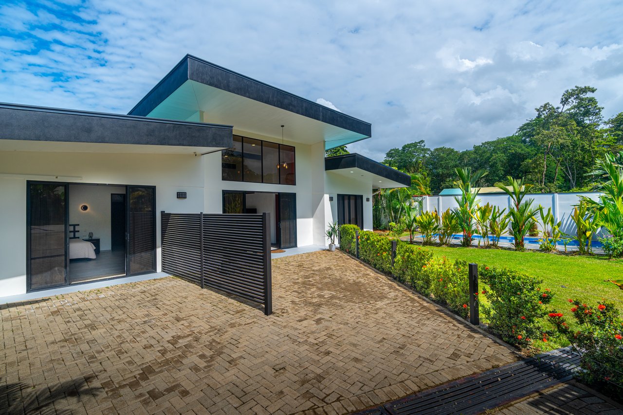 Modern 3 Bedroom Home - Walking distance to it all!