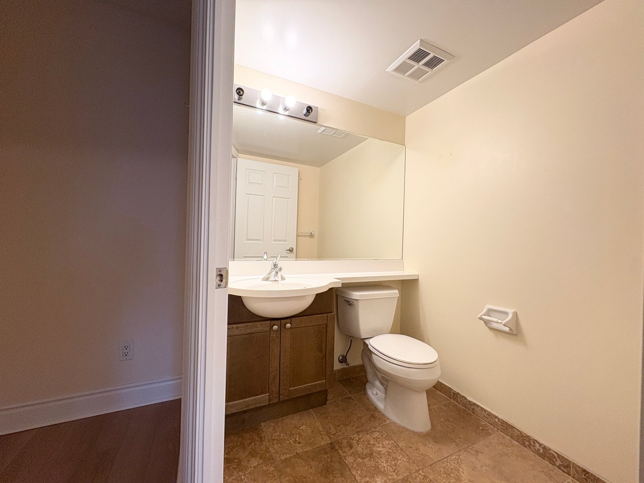 763 Bay St Unit: 3413