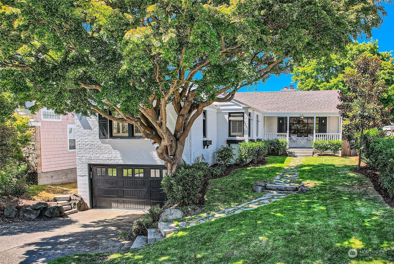1921 Edgemont Pl W