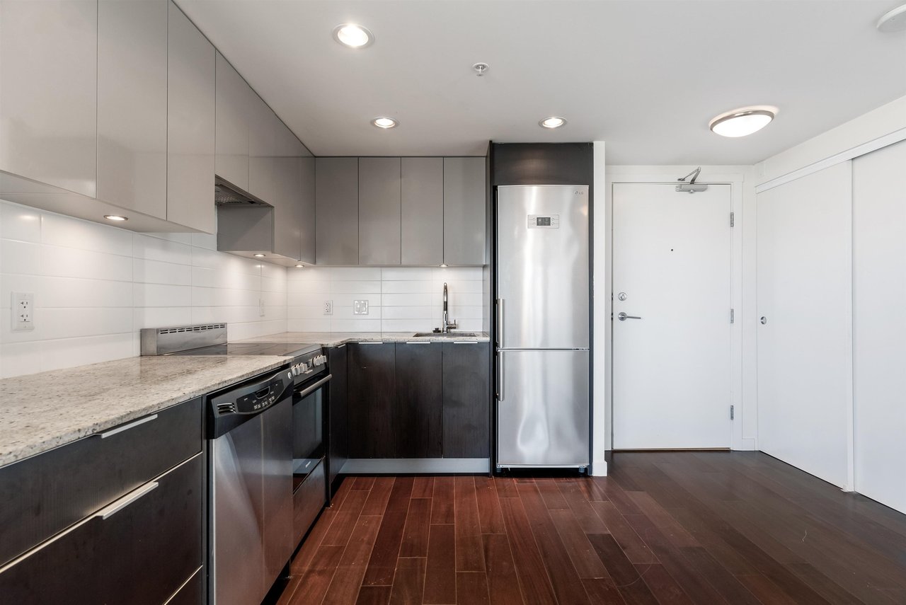 445 W 2nd Ave