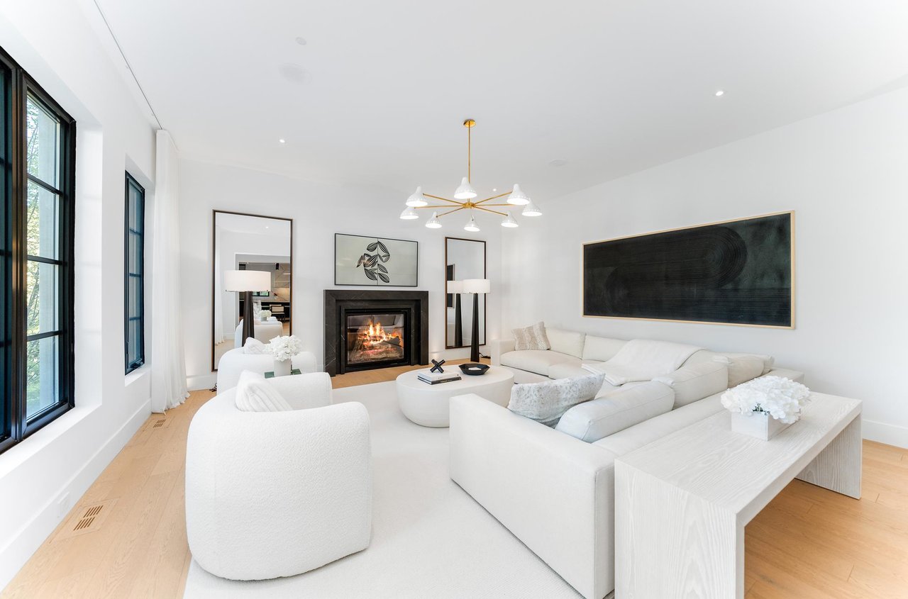 6 Forestave Crescent
