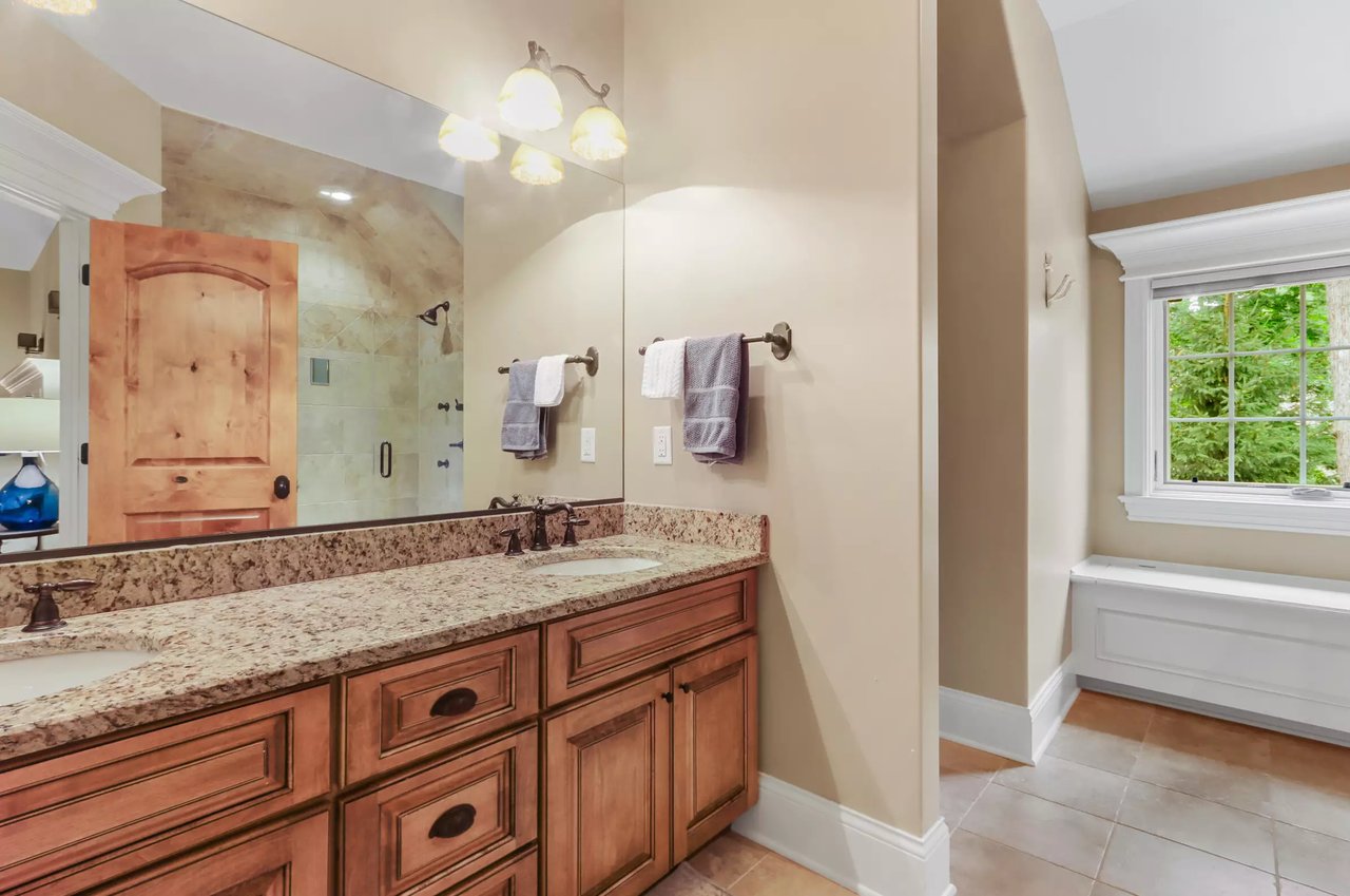 158 Abbey Springs Dr