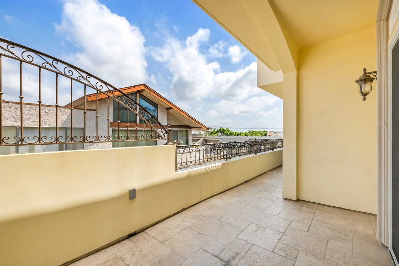 1540 S Bentley Ave Unit: 402