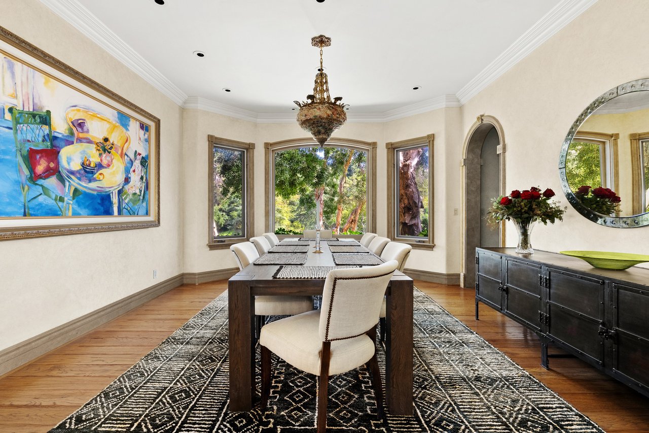 2719 Benedict Canyon Drive