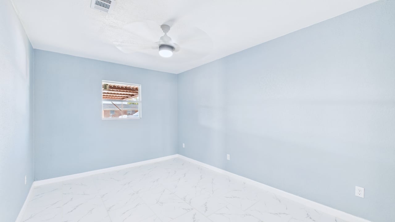 2210 Country Club Dr