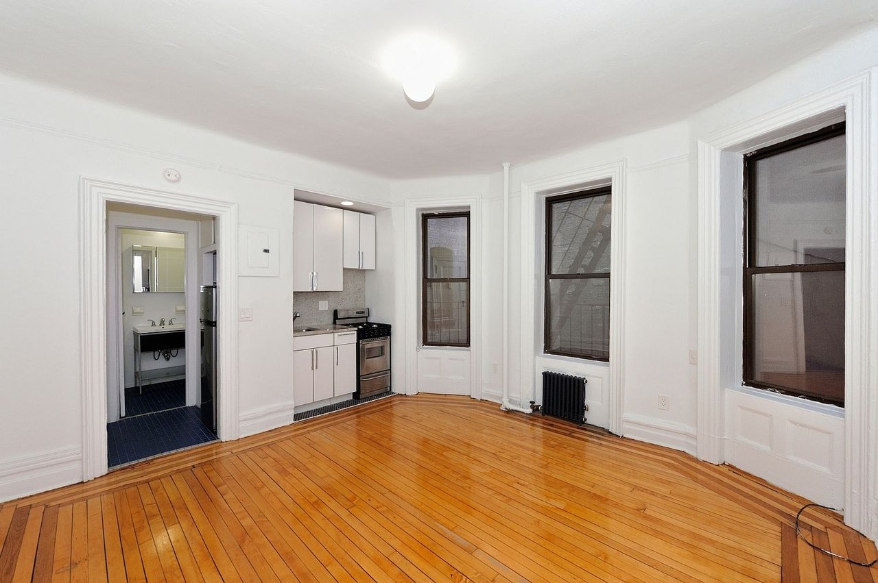 82 Washington Pl #2D