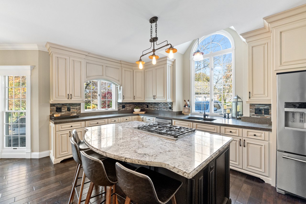 Elevating the Standard: What We Offer as Your Luxury Listing Agents in St. Louis