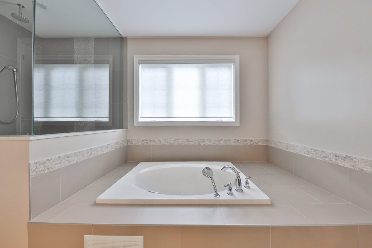 2163 Vineland Crescent, Oakville