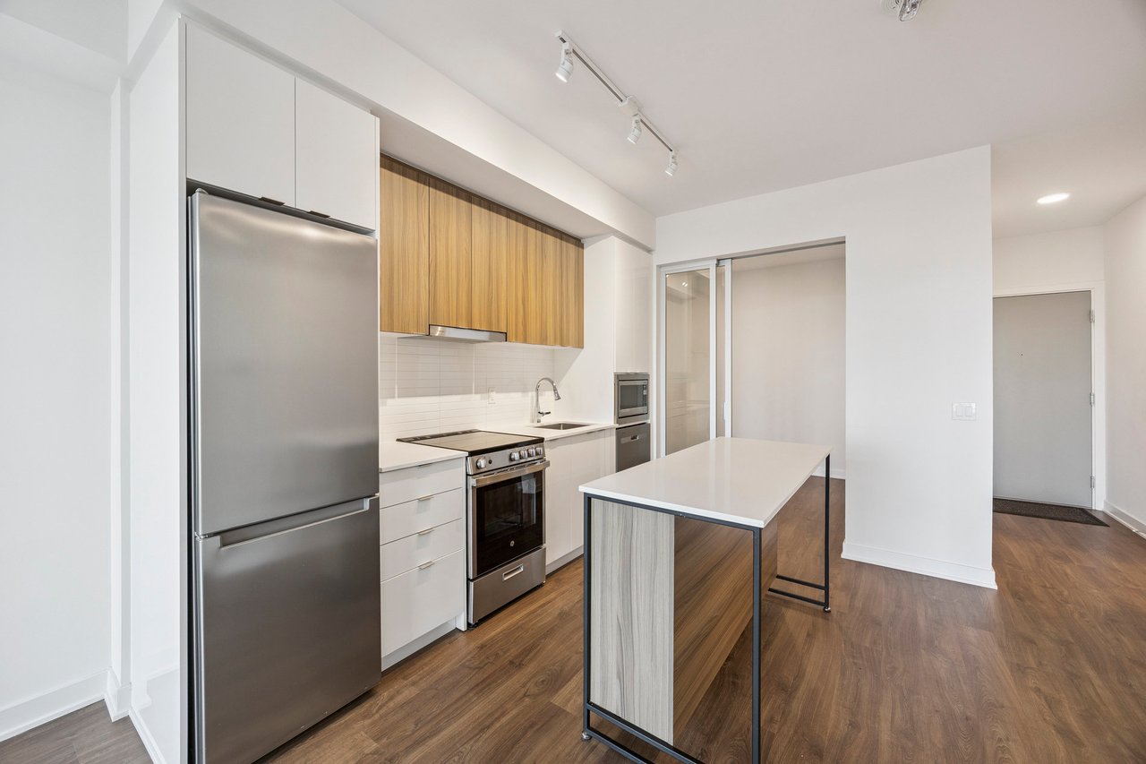 50 Upper Mall Way #2109