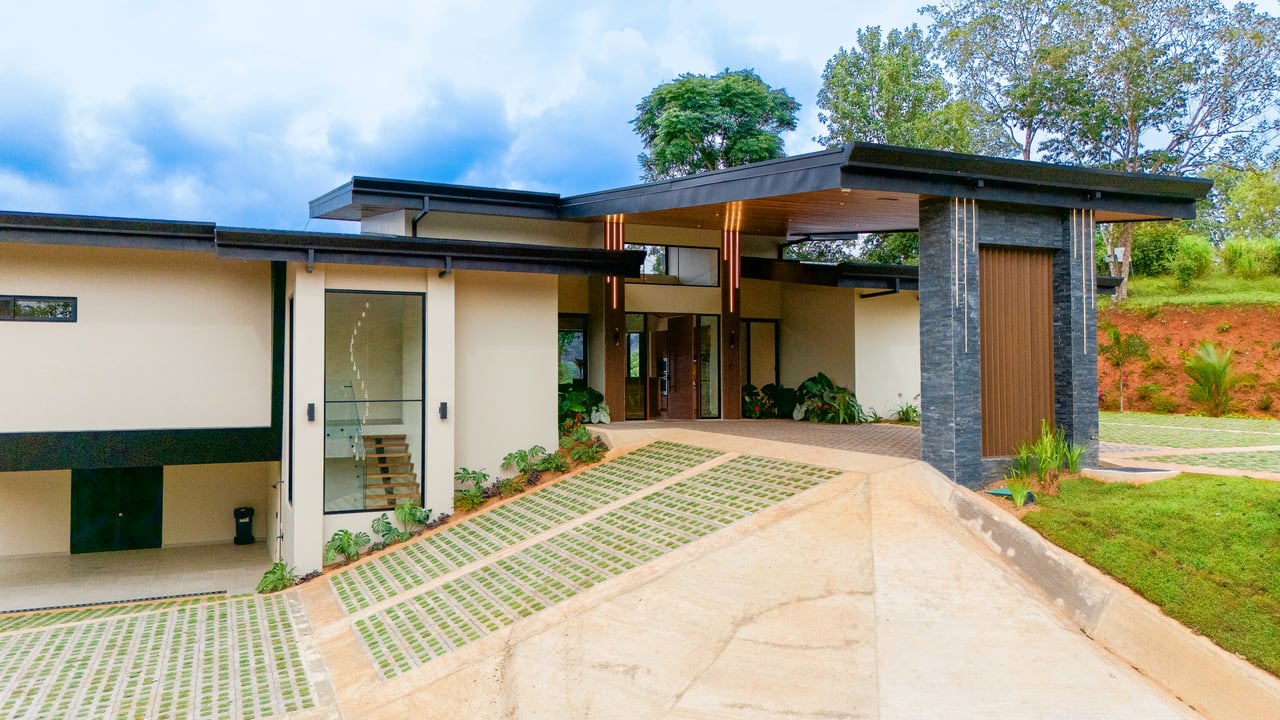 3 Bedroom Luxury Modern Tropical Home in Dominical