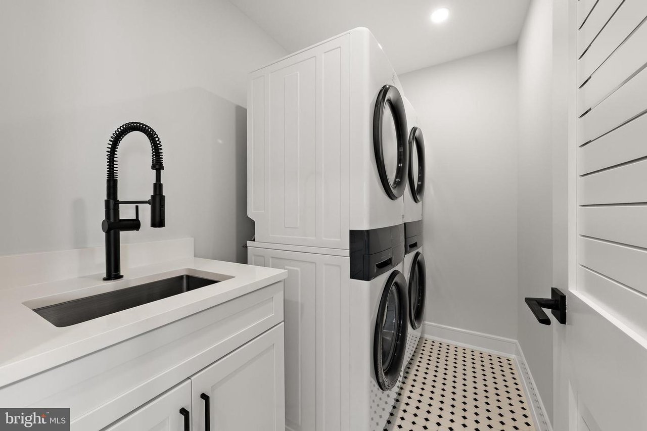 	352 N 5th St, Surf City Boro, NJ 08008