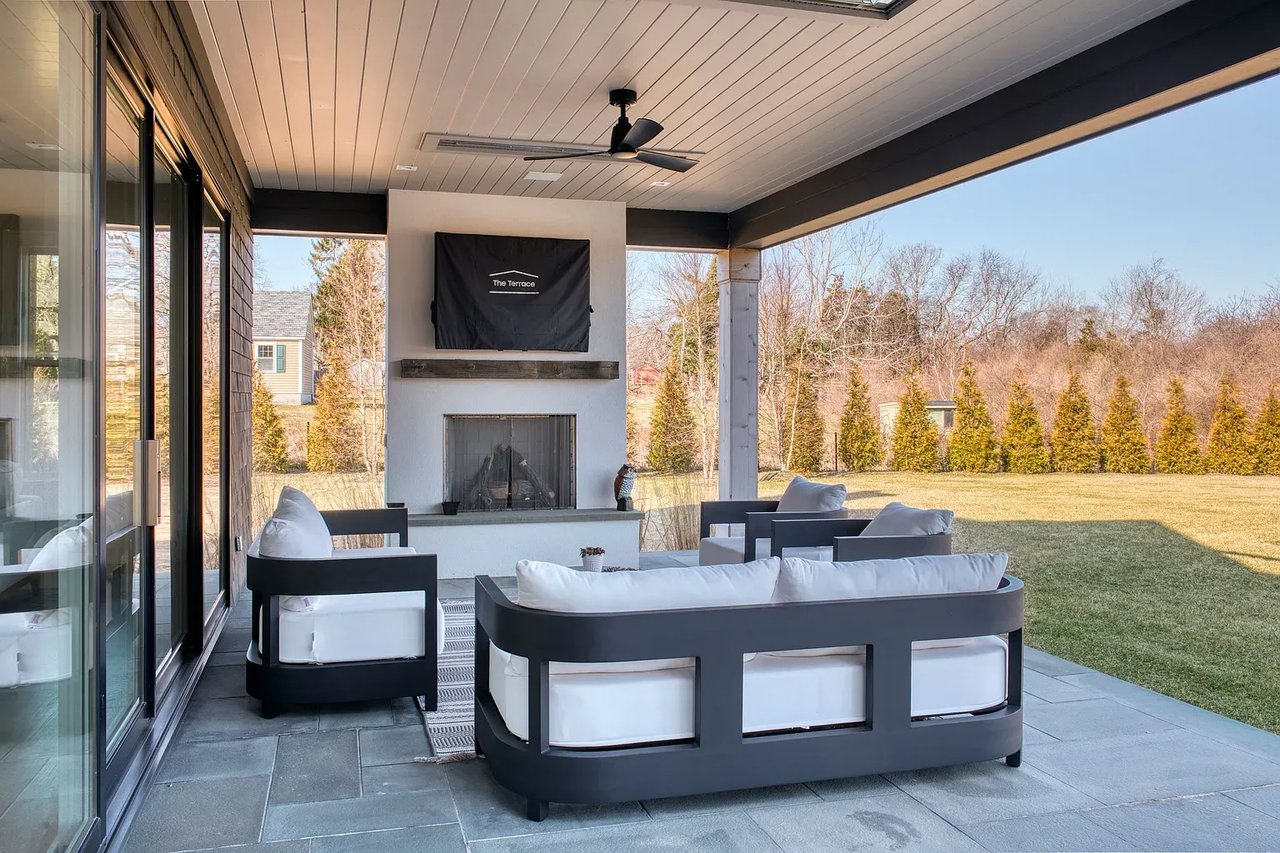 2892 Montauk Highway