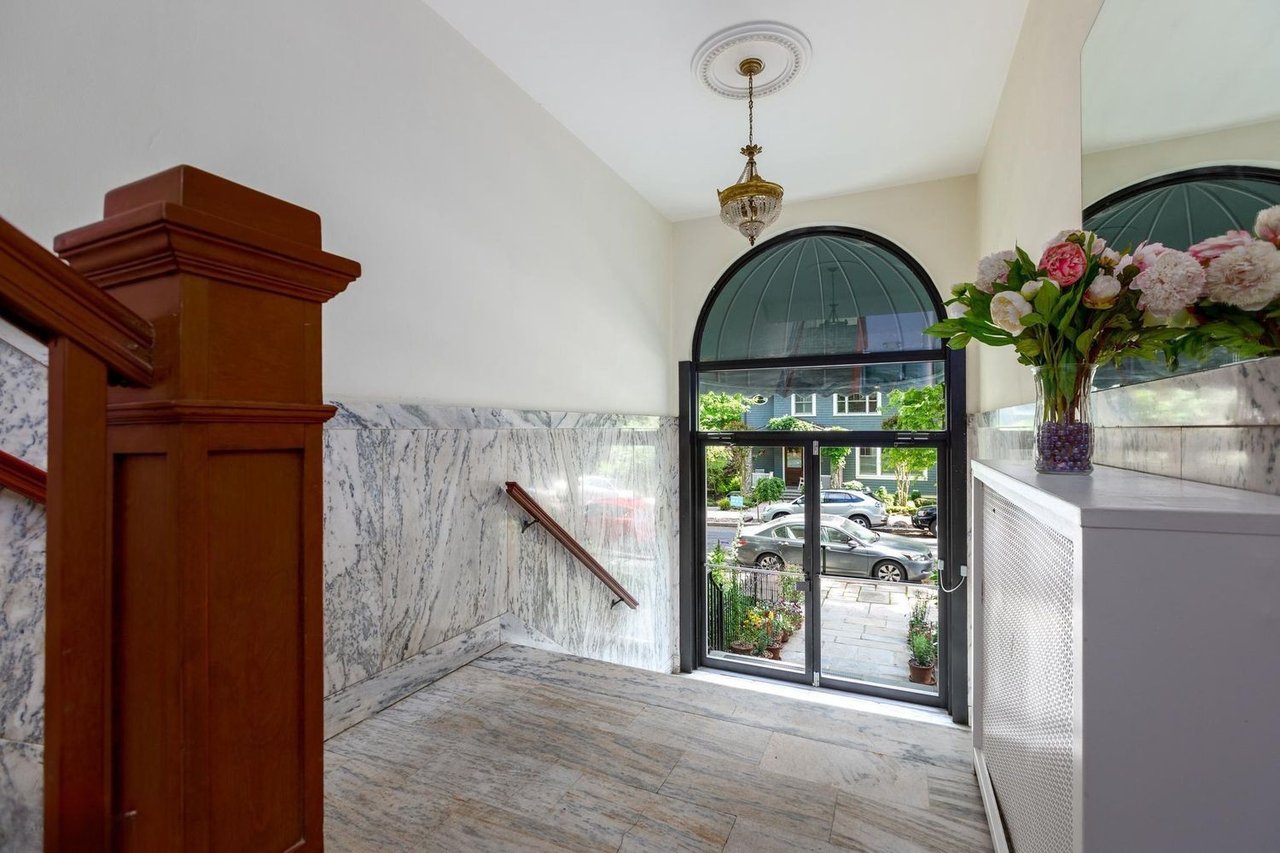 3039 Macomb St NW, Unit 18