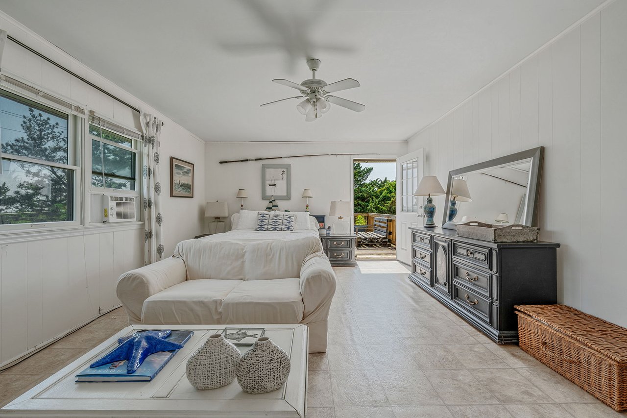 38 W Lighthouse Walk