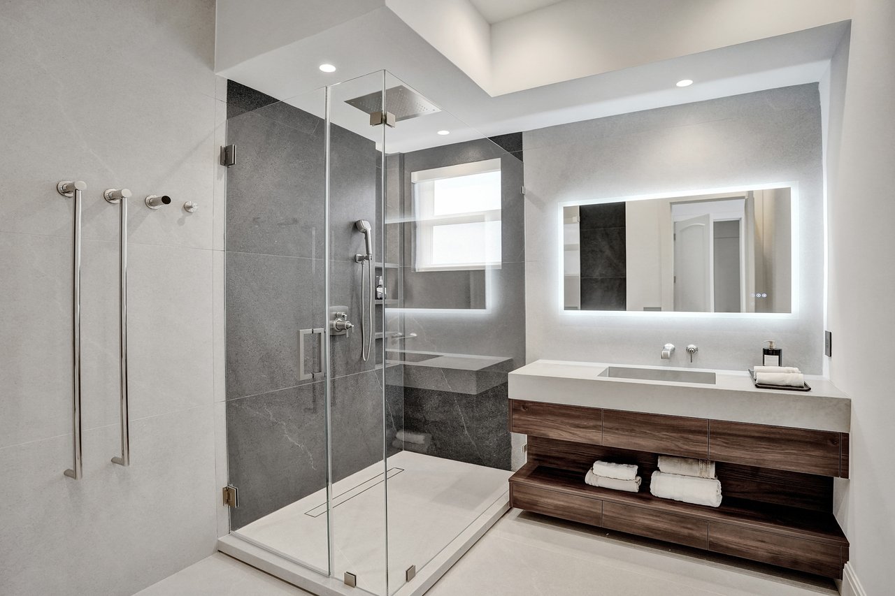 30  S Compass Dr