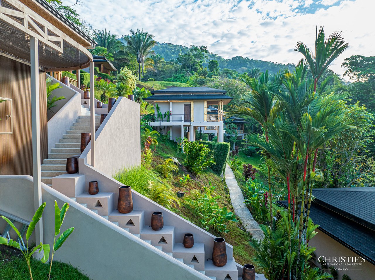 Luxury Hotel Boutique with Ocean Views | Walking distance to the beach | 13.2 Acres