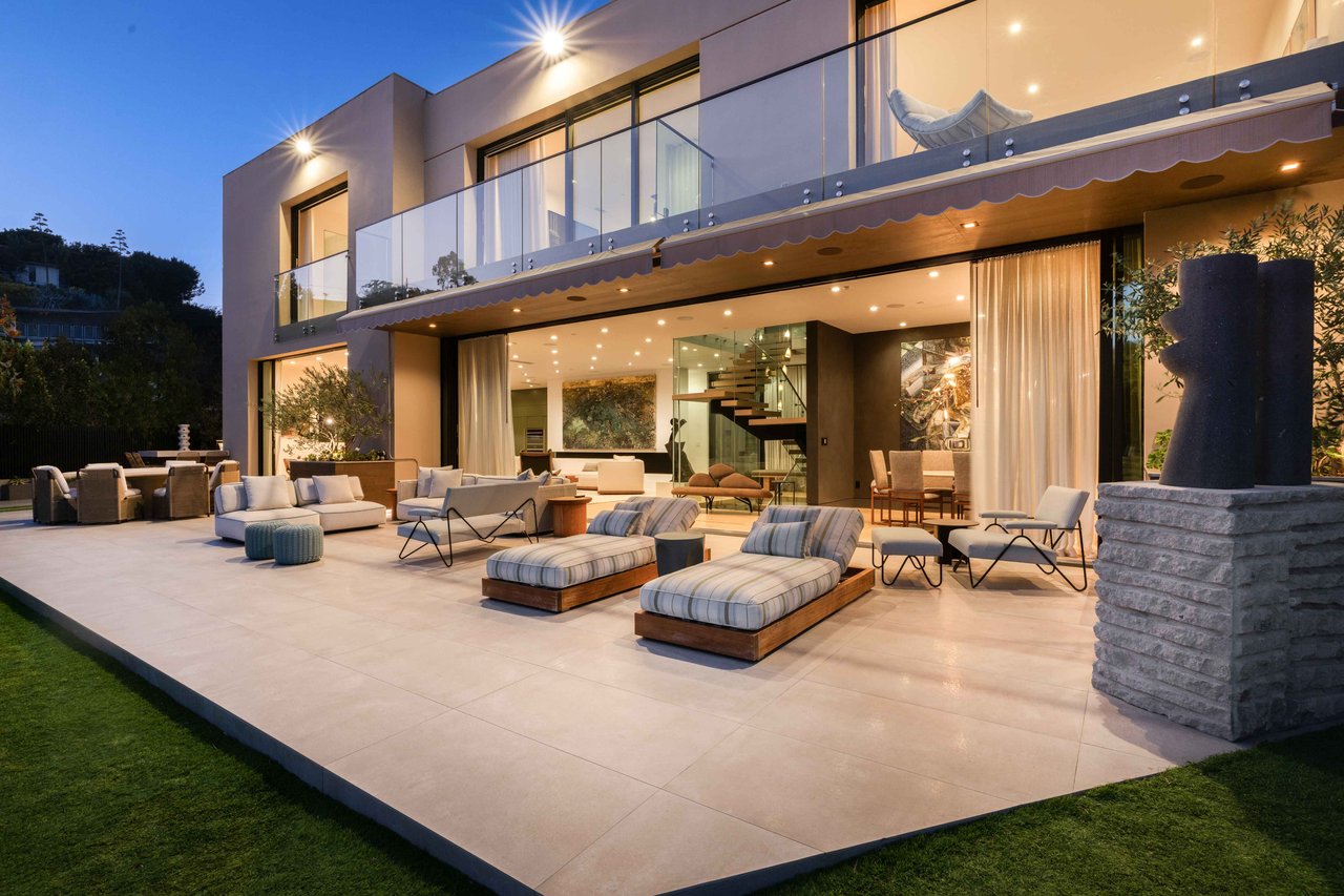 815 N Tigertail Rd, Brentwood