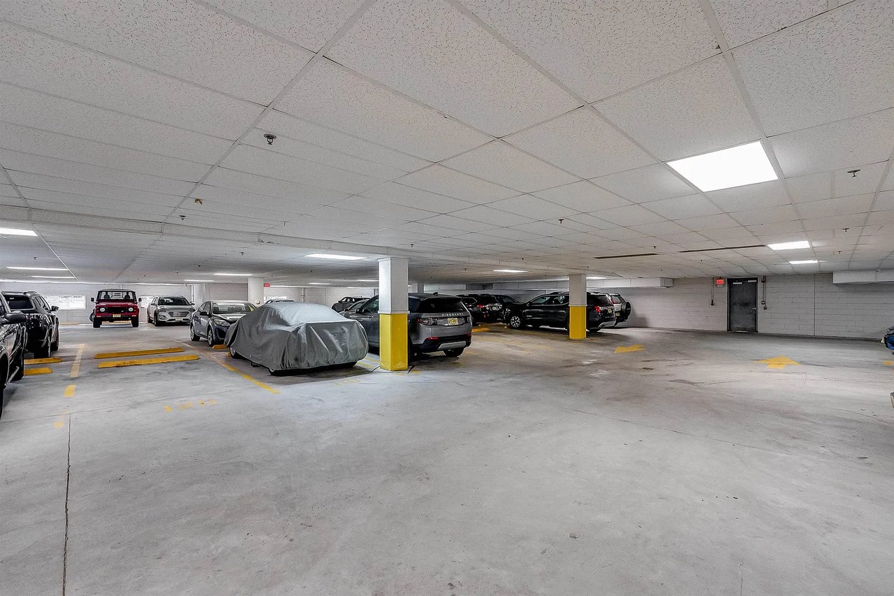 3 Greenwich Dr #112
