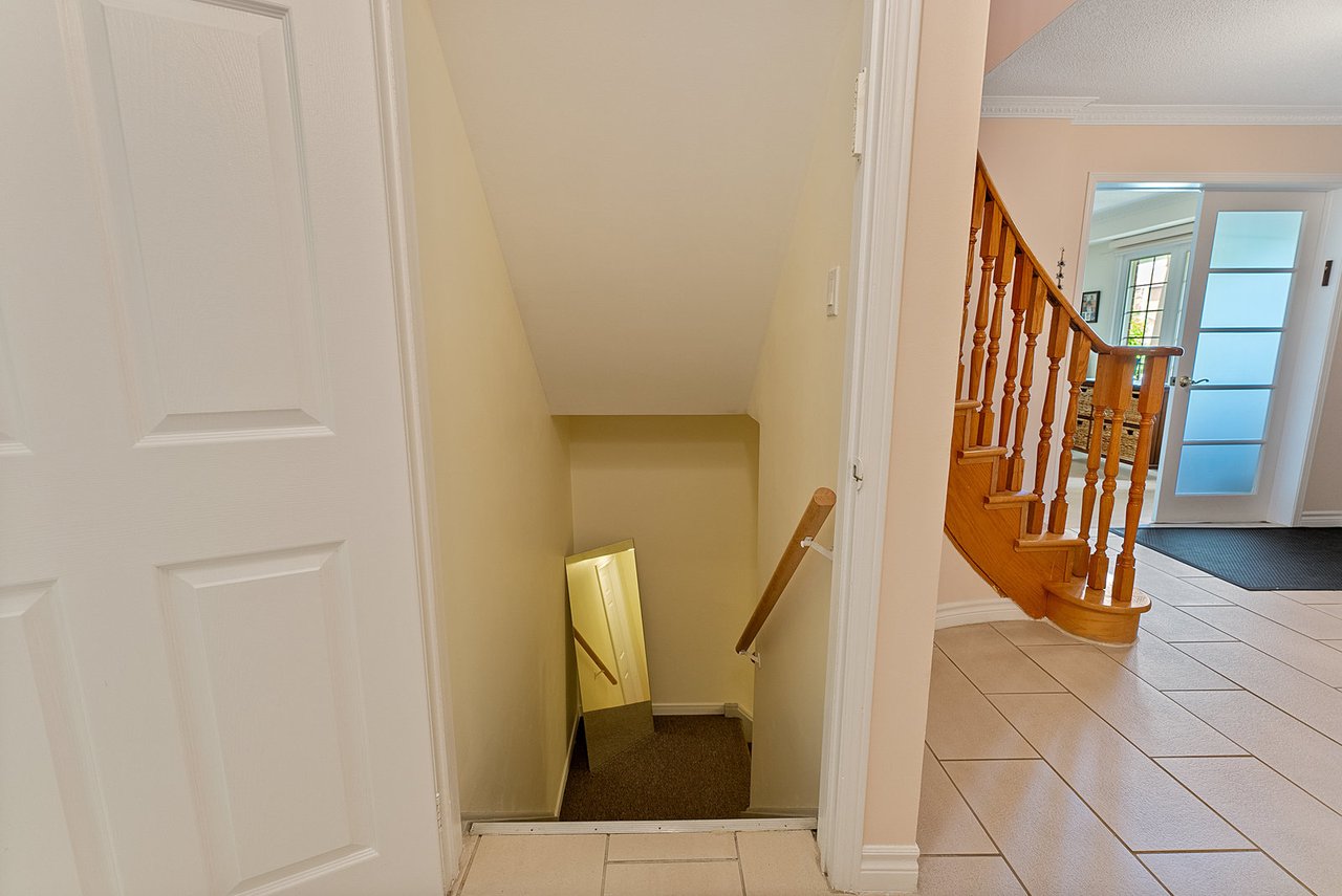 28 Thornway Ave