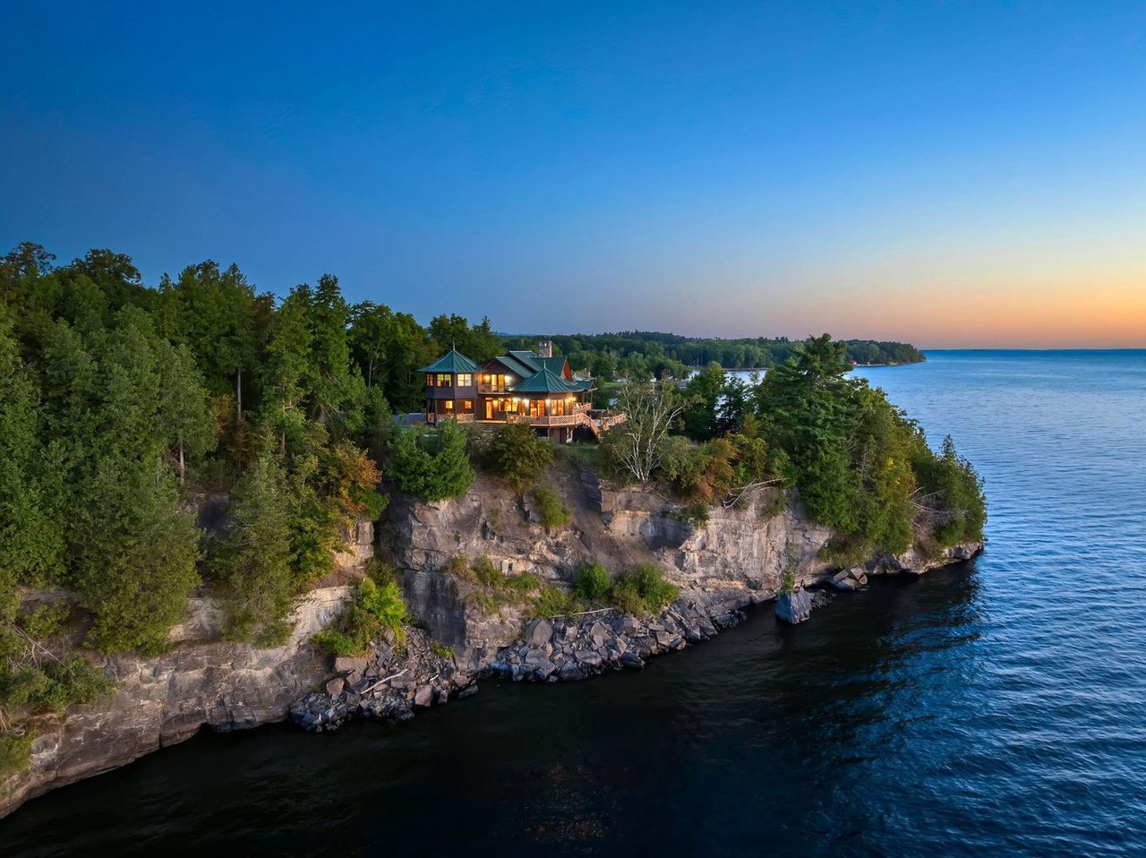 2226 Lake Shore Road