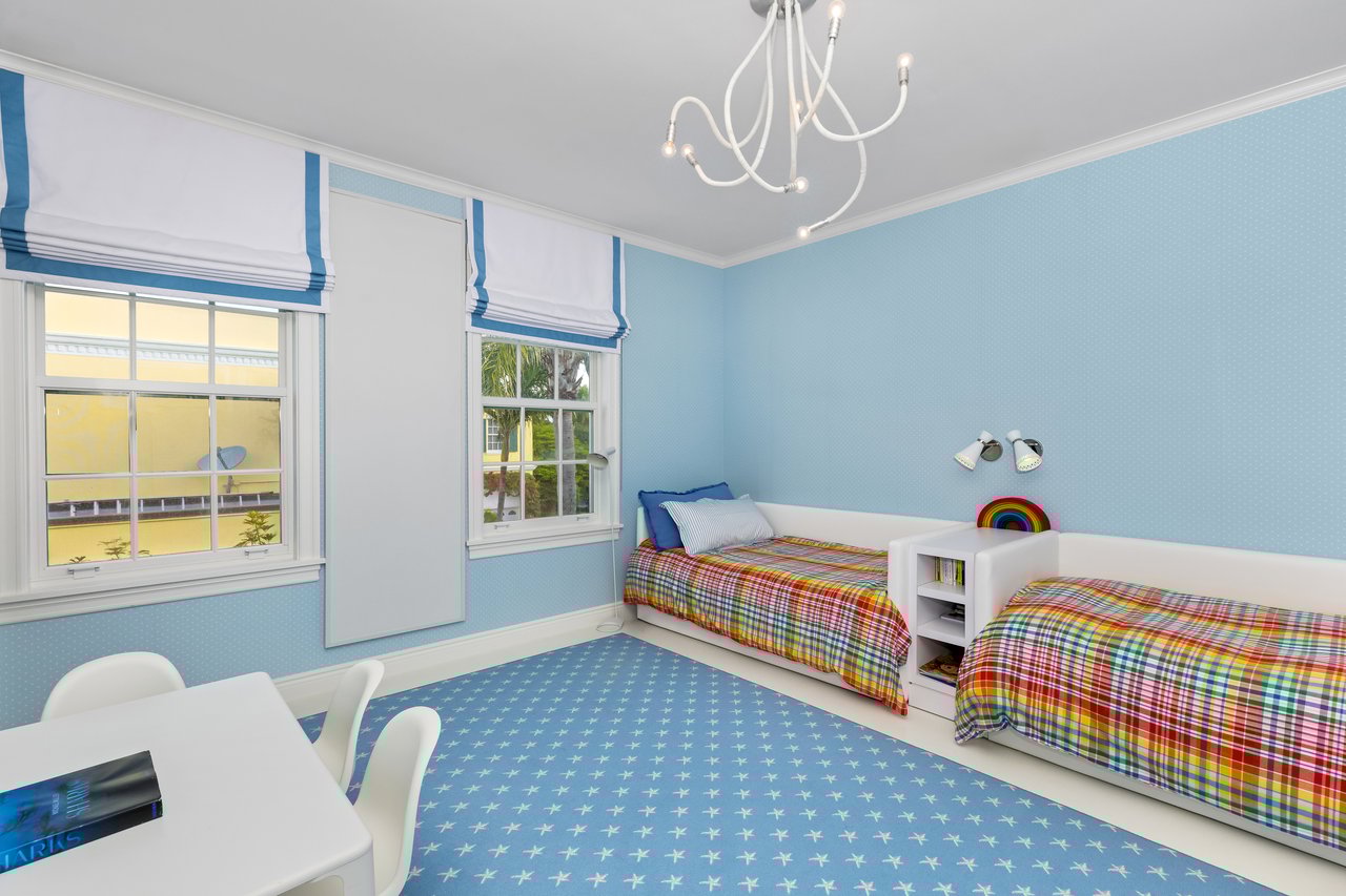 Georgian Waterfront Mansion on Everglades Island