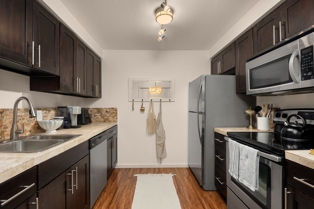 215 9th Street Unit: D102