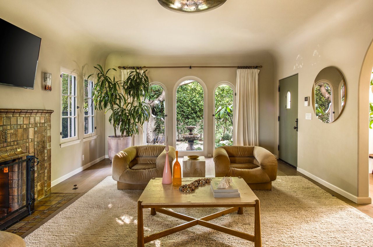 1982 N Normandie Ave