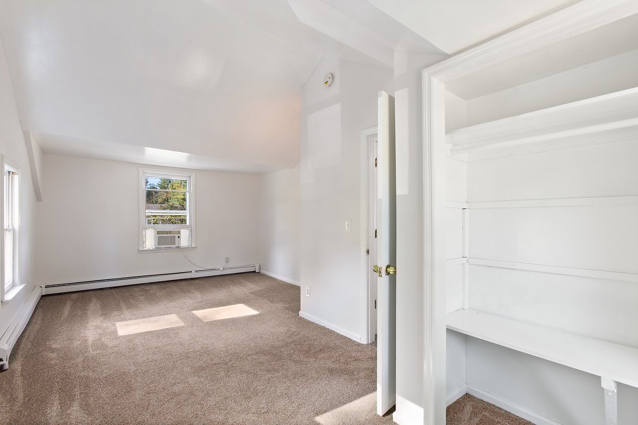 36 Anderson Road Unit: 2nd floor