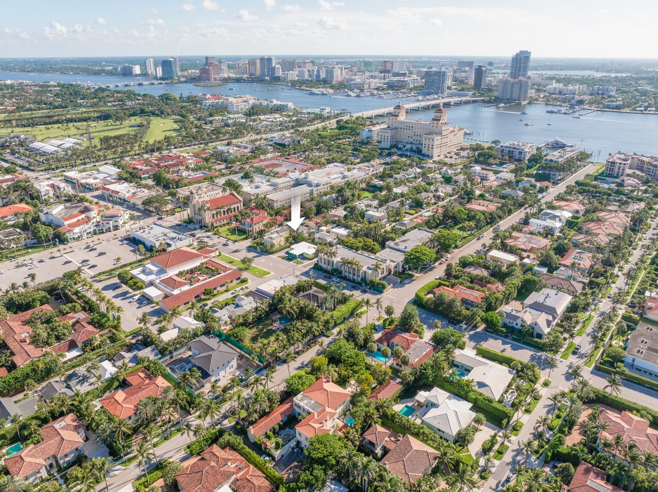 Charming Like New Residence In Town