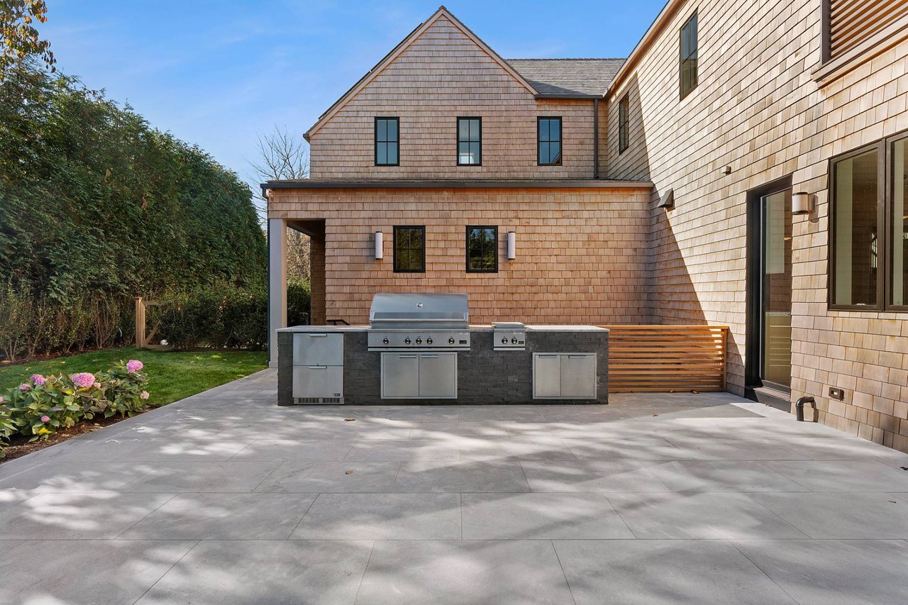 63 Hand Ln