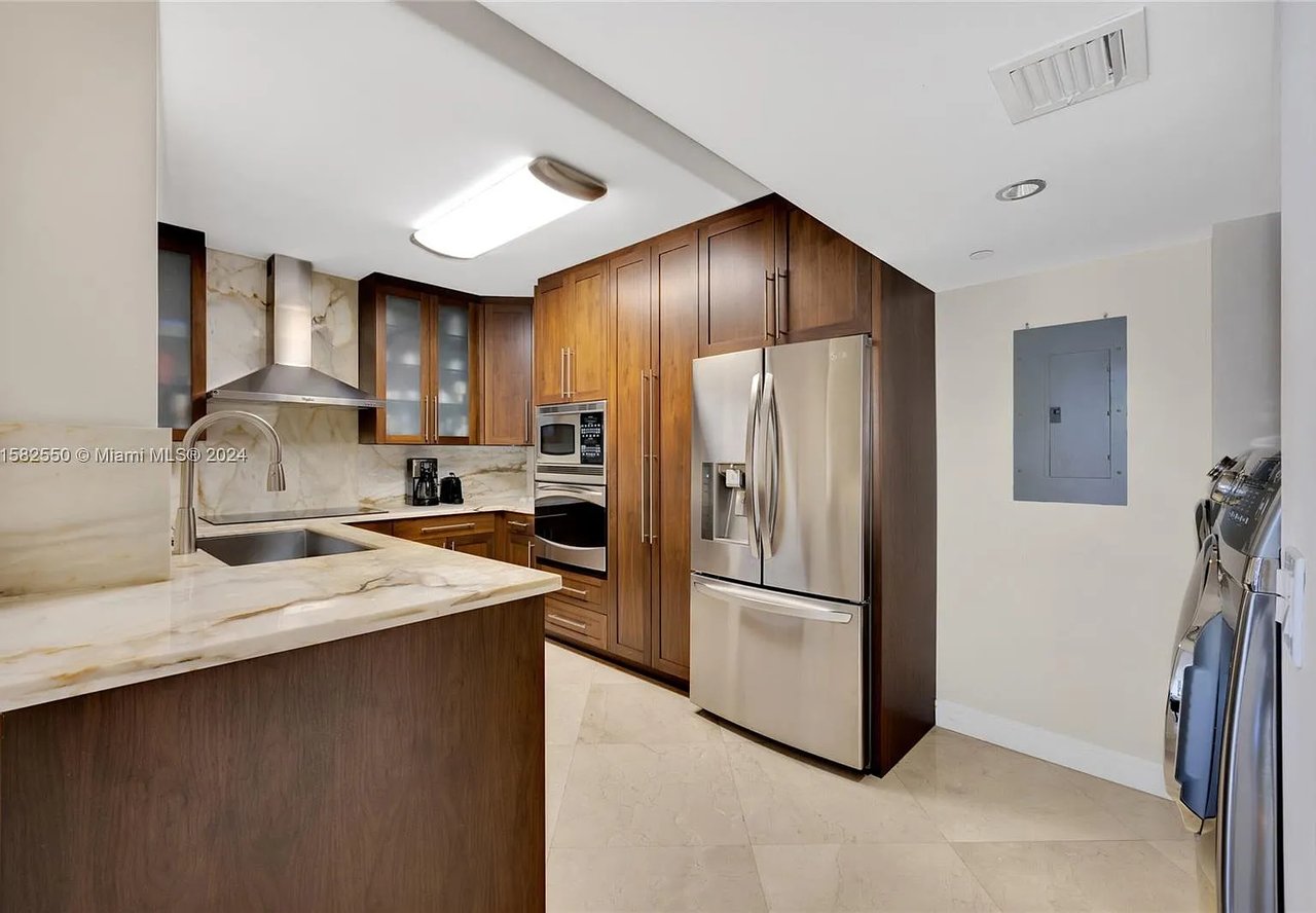 520 Brickell Key Dr #A1505