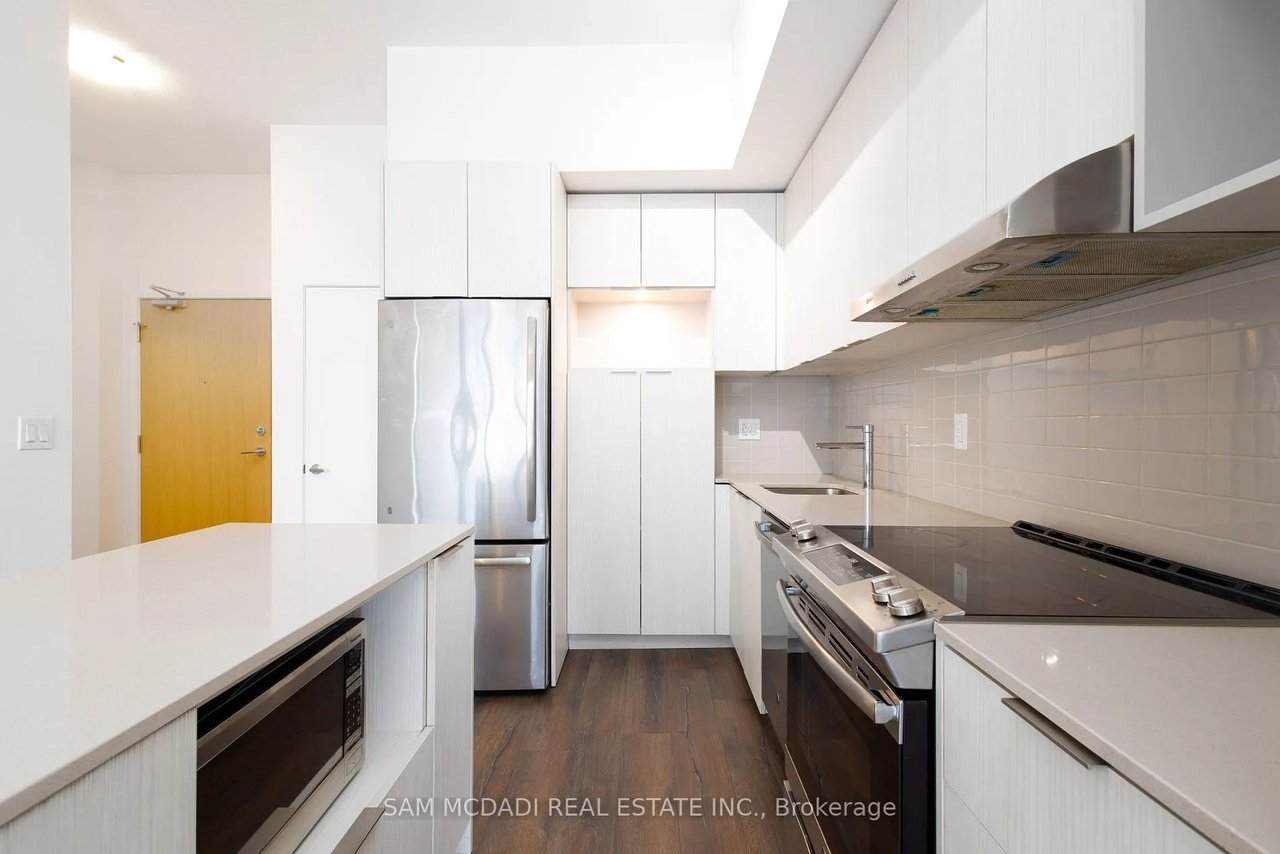 2520 Eglinton Ave W #410