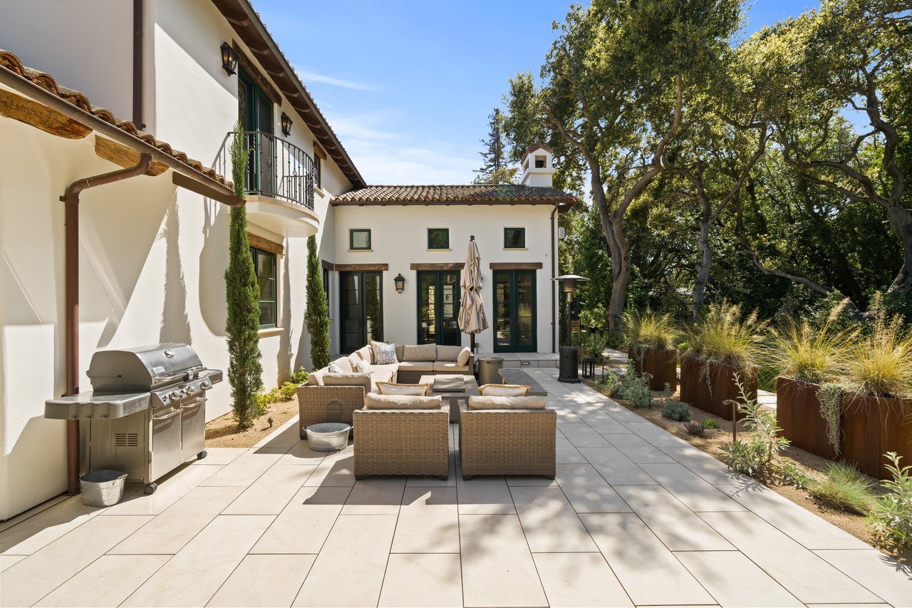 893 Laverne WAY