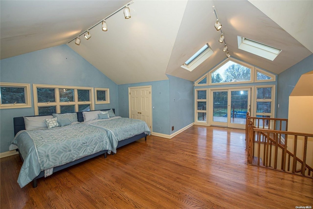 4 Mallard Dr