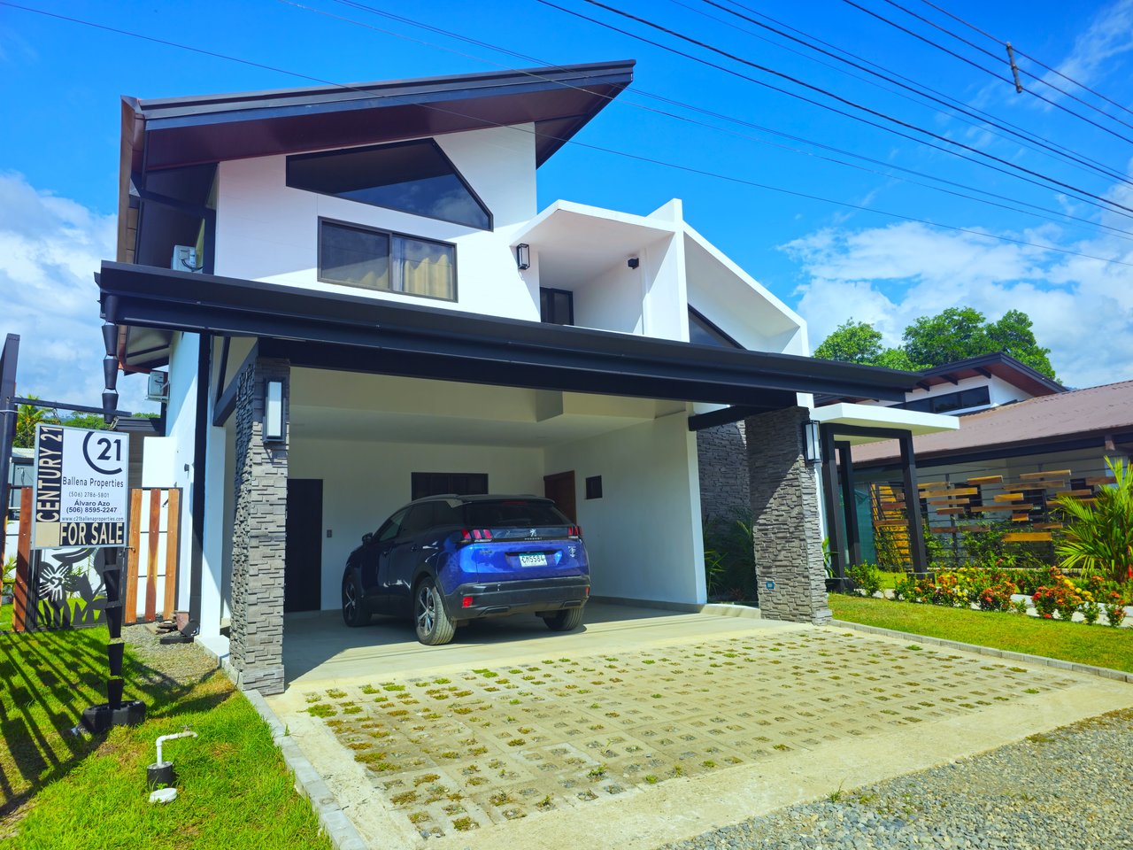 Modern Oasis Near Uvita: Contemporary Living with Pool & Privacy